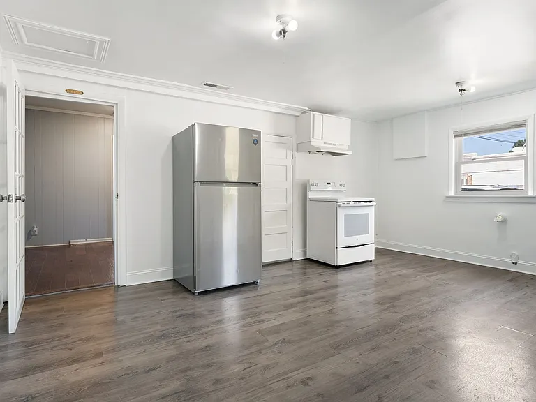 706 N White St — Photo 12