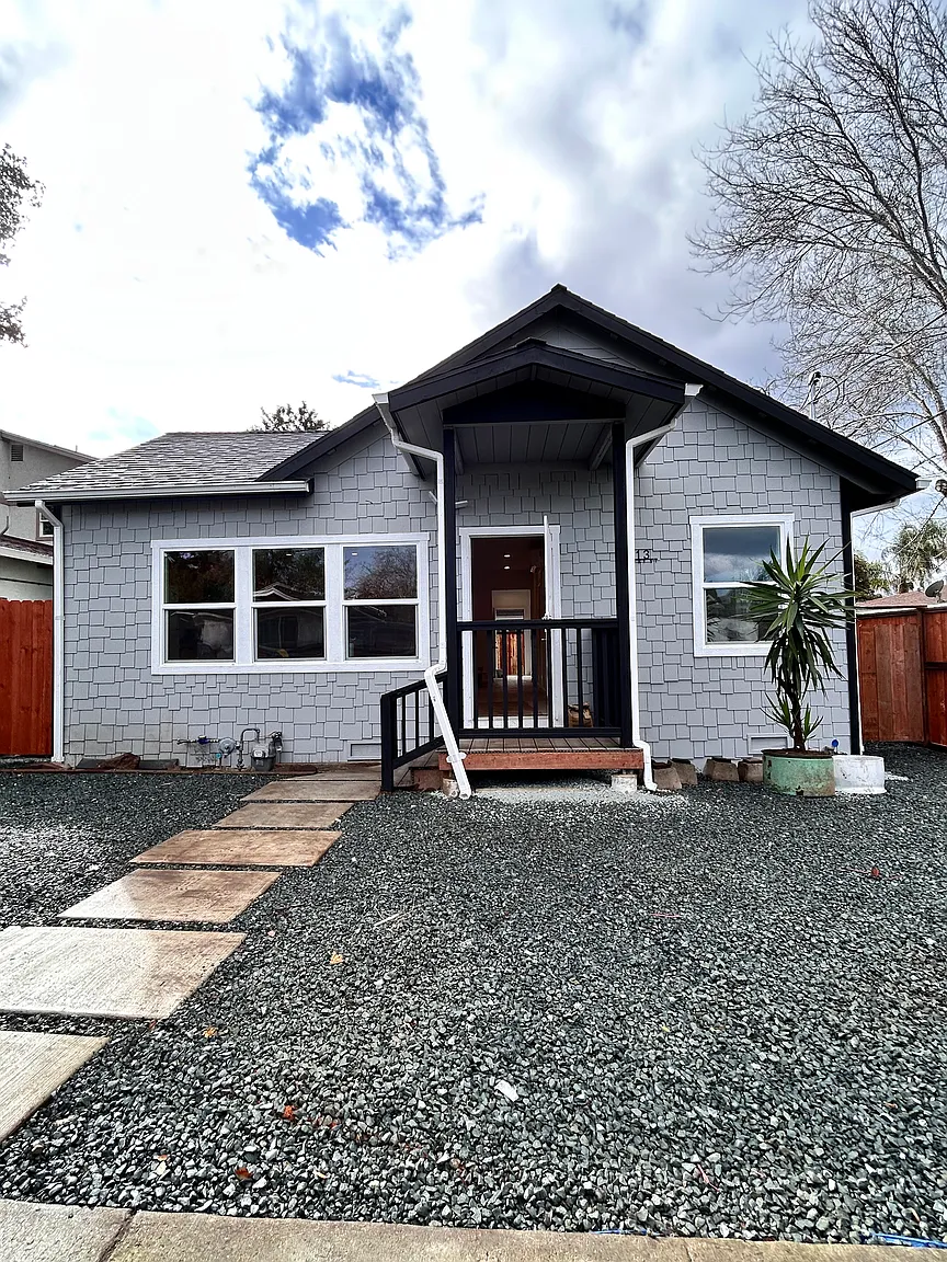 213 E Ruby St photo 1