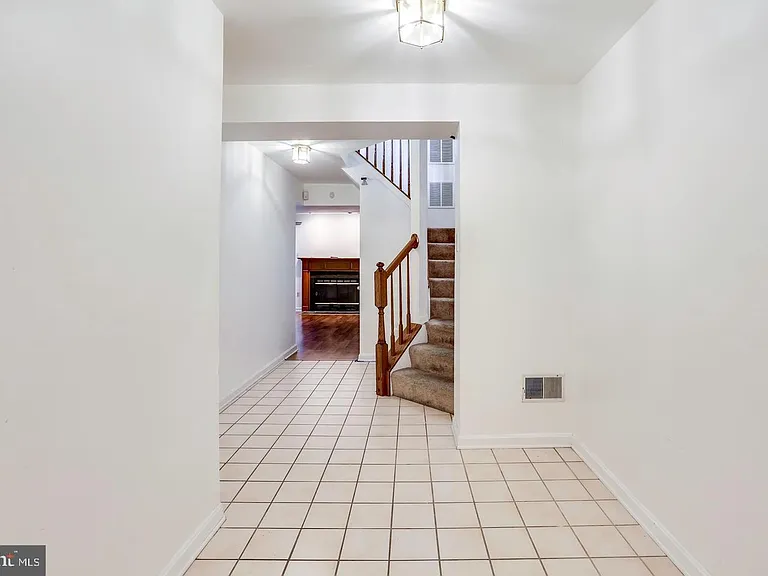 6212 Briar Ct — Photo 3