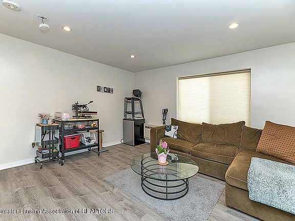 4th image of 351 Oakhill Ave APT 204