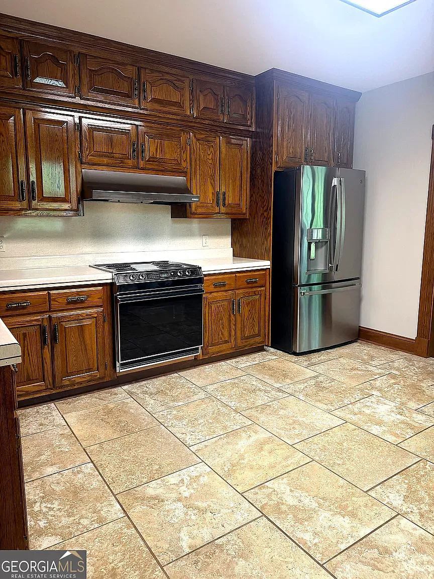 5 bed, 5700 sqft, $3,800 — Photo 3