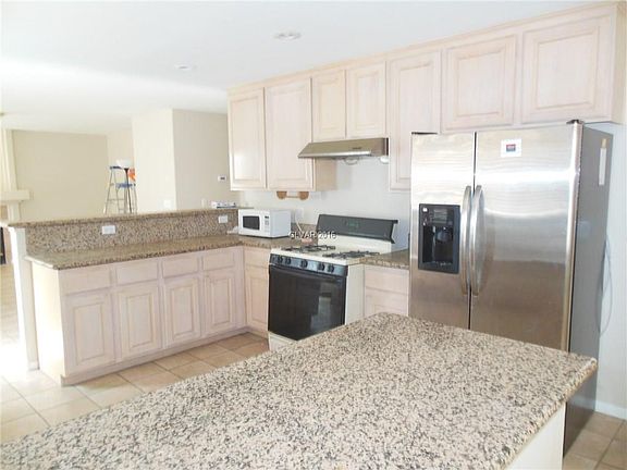 5th image of 2772 Chokecherry Ave #0