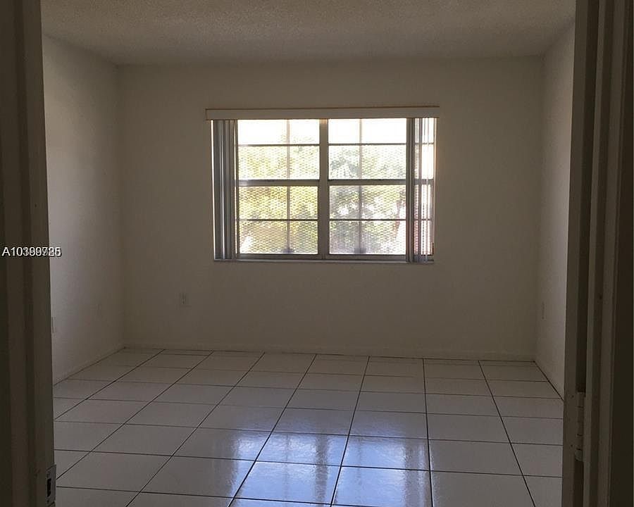 2nd image of 505 NW 177th St APT 121