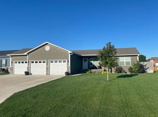 607 Harvest Hills Dr, Inman, KS 67546