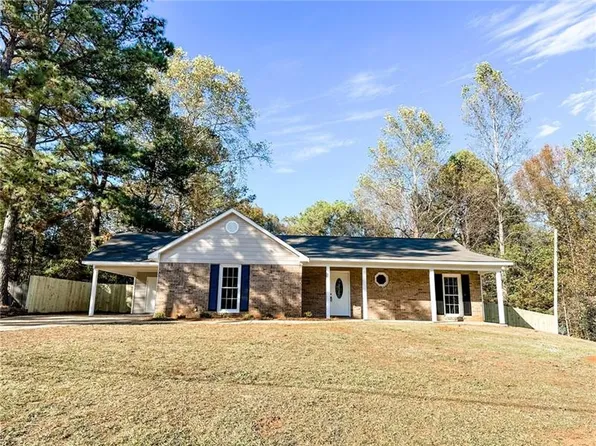 604 Oakview Cir, Smiths Station, AL 36877