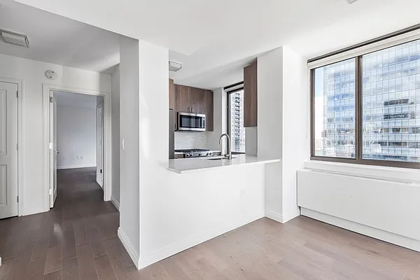 Rented by Greystar | media 52