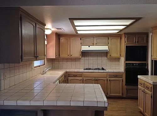 5th image of 2845 Laverne Ave