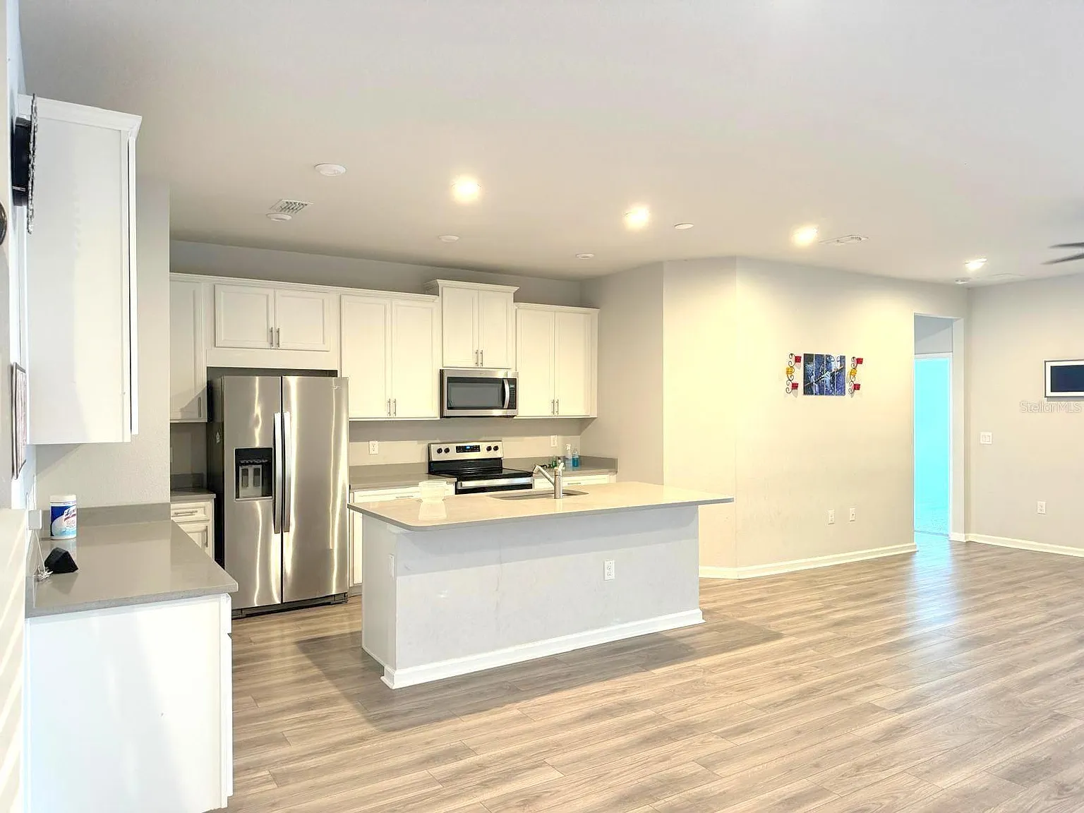 4 bed, 2574 sqft, $2,900 — Photo 3