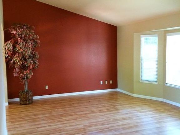 5th image of 550 Flower Dr