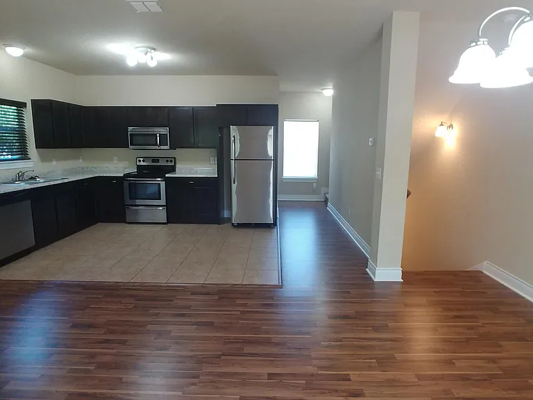 607 Creek Dr — Photo 10