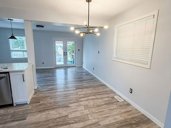2nd image of 34 Mountain Laurel Cres