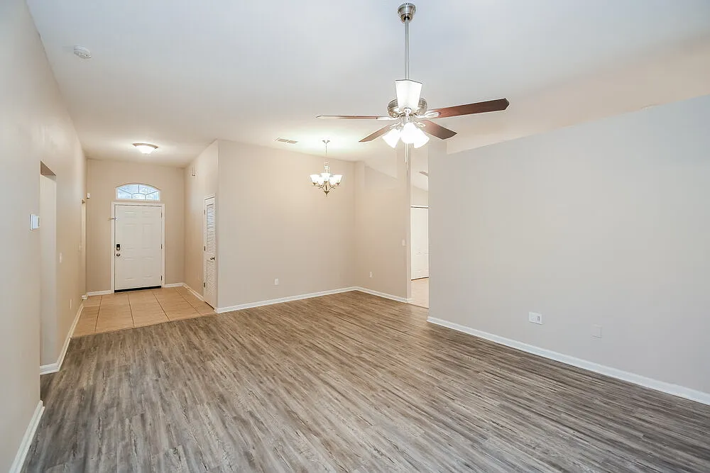 4 bed, 2.0 bath, 1709 sqft, $2,030 — Photo 4