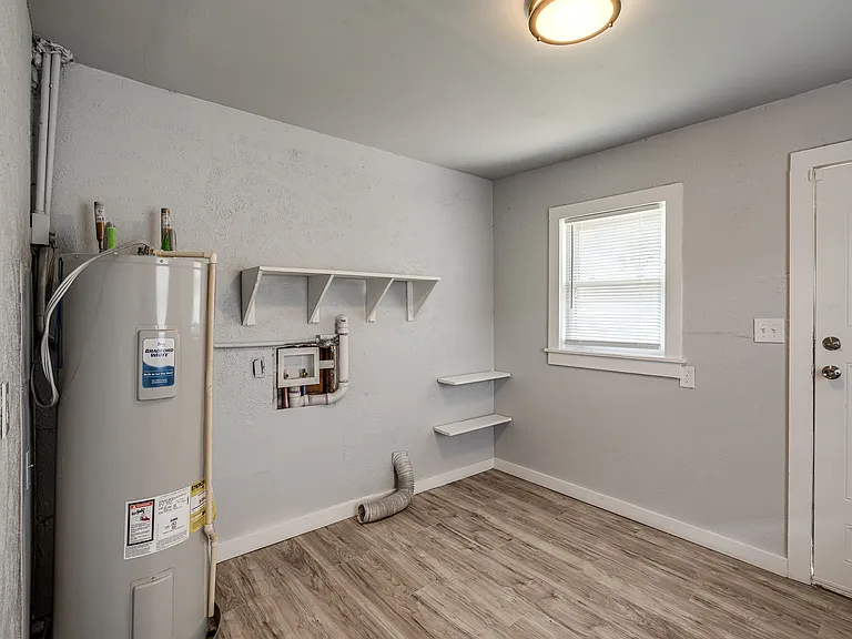 105 S K Ave — Photo 31