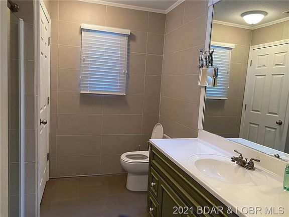 2nd image of 4692 Lakehurst Cir