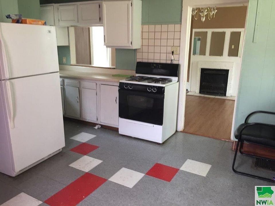 2nd image of 1008 10th St