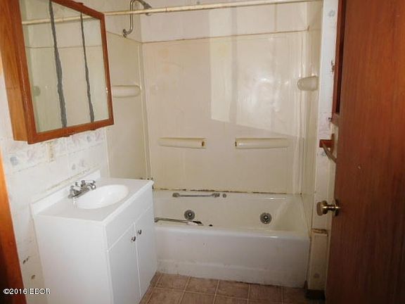 5th image of 110 Park St