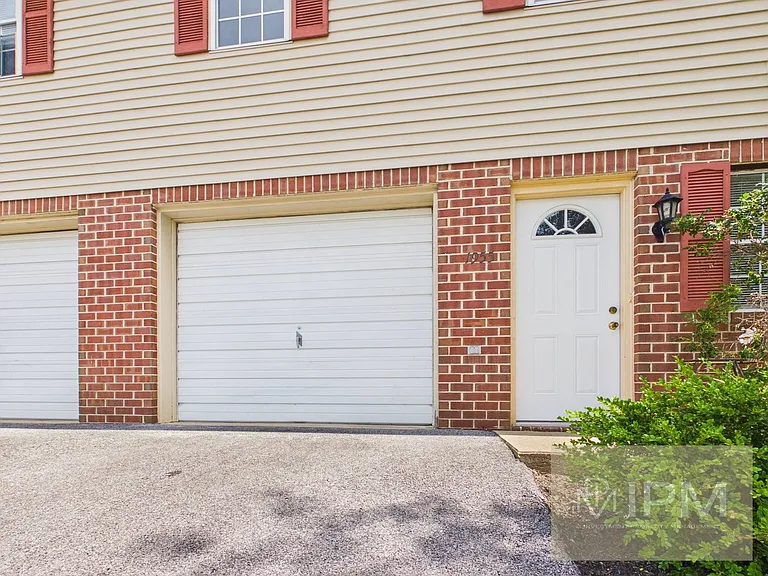 1955 Cherry Manor Dr — Photo 12
