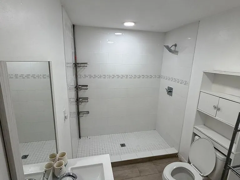 502 W 9th St — Photo 12