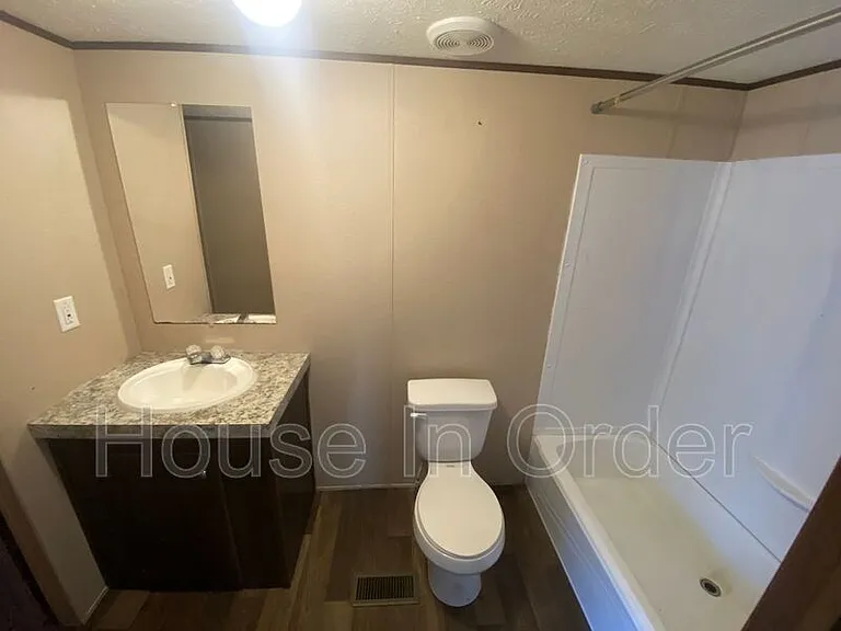 124 Shamrock Park Dr — Photo 7
