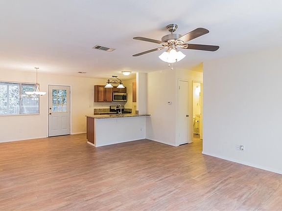 3rd image of 1912 Heathwood Cir