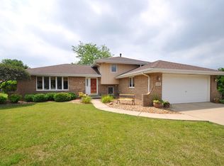 8301 Blue Spruce Ct, Tinley Park, IL 60477
