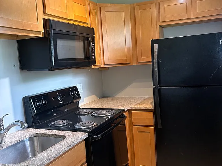 2955 Madison Rd — Photo 1