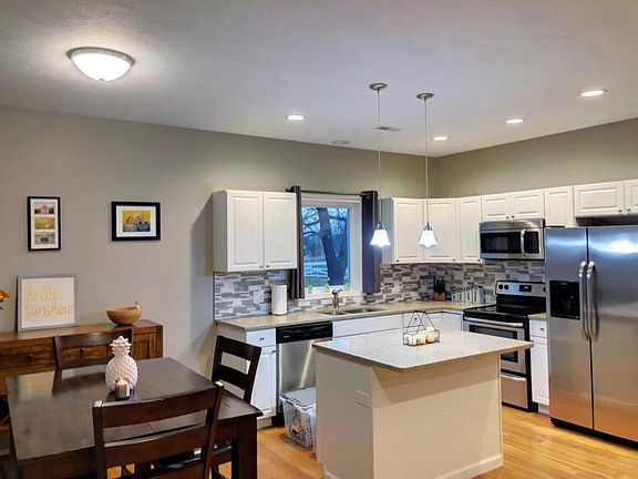 3rd image of 2707 Applewood Ave