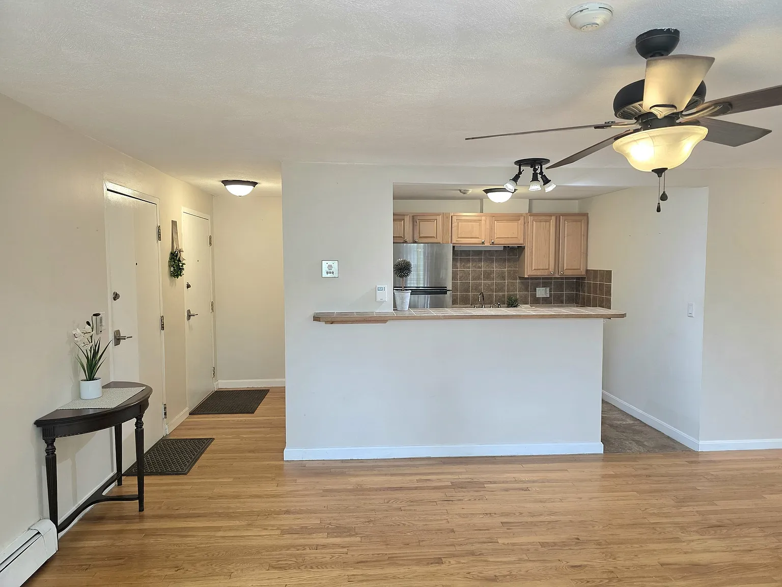 2 bed, 800 sqft, $2,340 — Photo 1