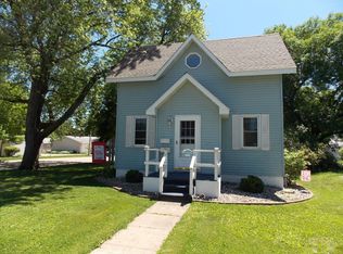 843 10th St NE, Mason City, IA 50401