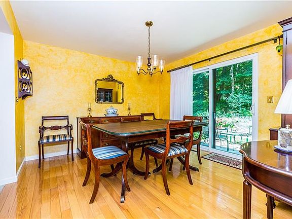 5th image of 309 Woodbridge Dr