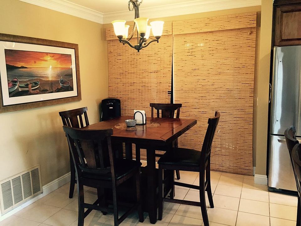 Dining room with prviate patio off of it!