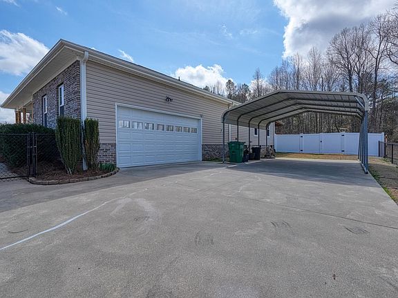 4th image of 611 Pearson Town Rd