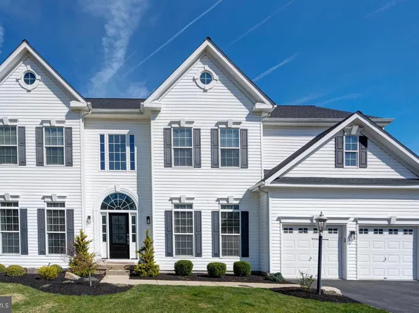 212 Eagle Glen Dr, Coatesville, PA 19320