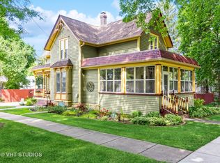 245 S Locust St, Genoa, IL 60135