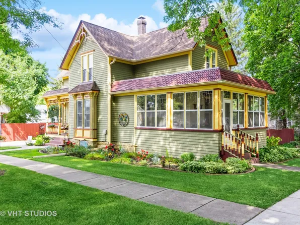 245 S Locust St, Genoa, IL 60135