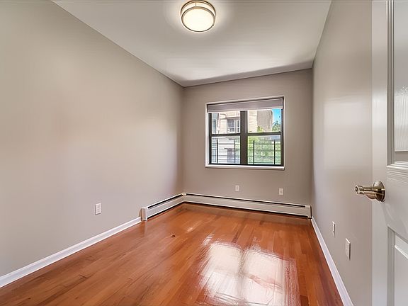 5th image of 203 Chauncey St #1