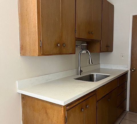 5th image of 3203 Alma St