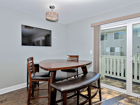 4th image of 887 Essex Cir #887