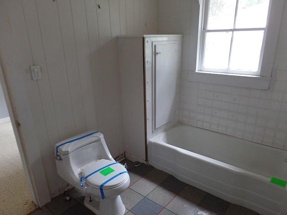 5th image of 408 Dubois St