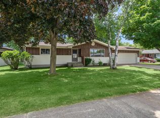 1423 Daggett St, Marinette, WI 54143