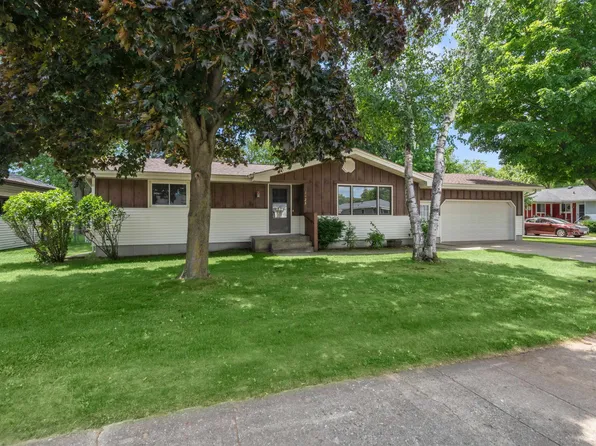 1423 Daggett St, Marinette, WI 54143