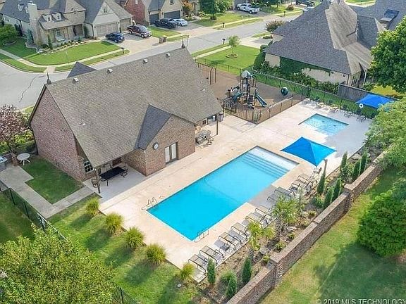 Neighborhood pools & playgro