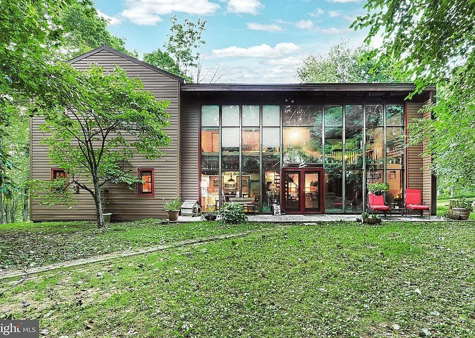 1st image of 650 Hess Farm Rd
