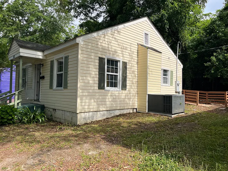 202 W Nance St — Photo 4
