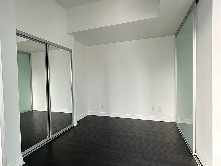 210 Simcoe St #2402 — Photo 7