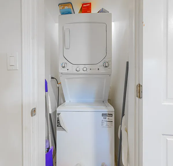 2239 W Cornelia Ave #G — Photo 4