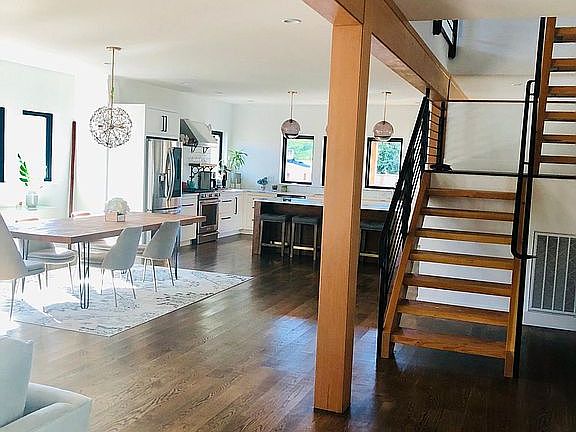 Open floor concept with 9feet ceilings