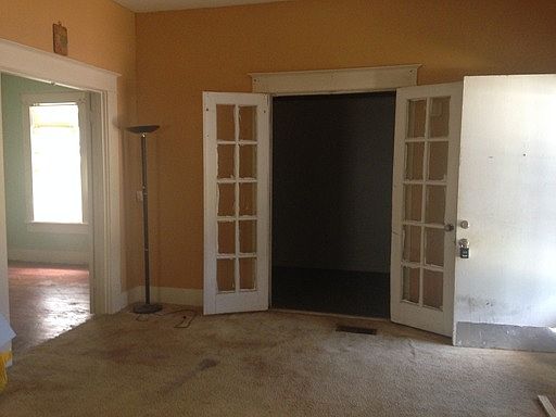 3rd image of 327 Dalzell St