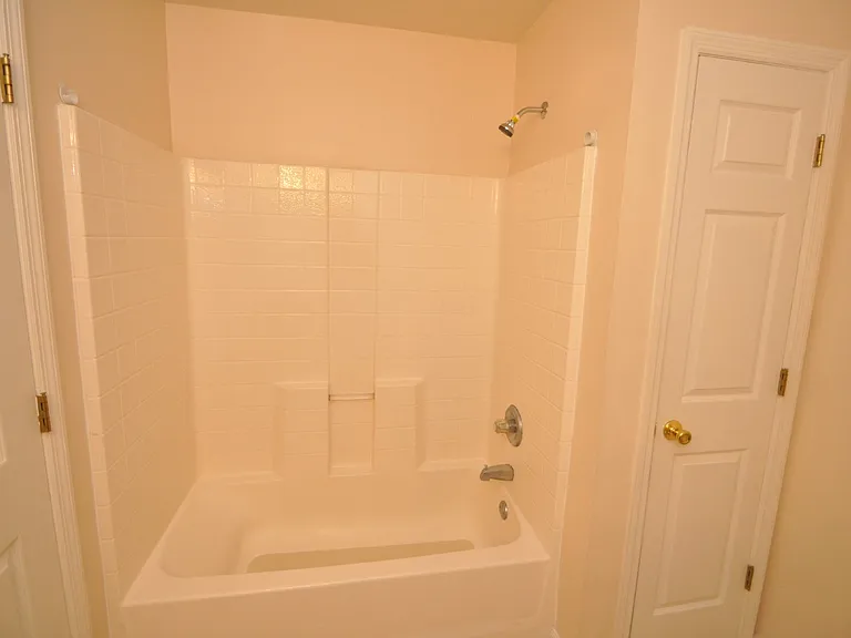 116 London Dr — Photo 18