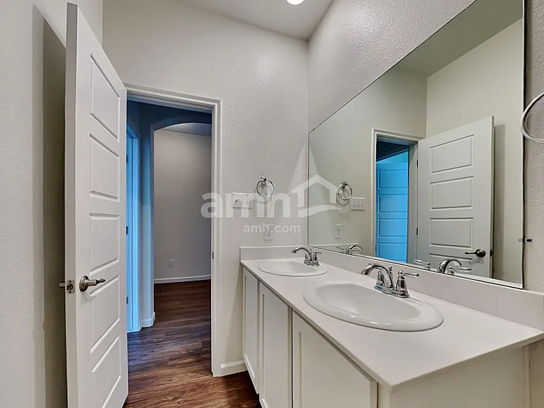 463 Silverstone Dr — Photo 18